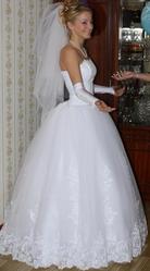 Продам свадебное платье расшитое французским кружевом